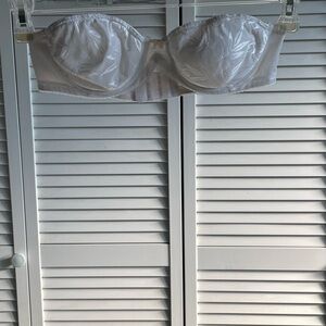 Delicates White Floral Strapless Bra